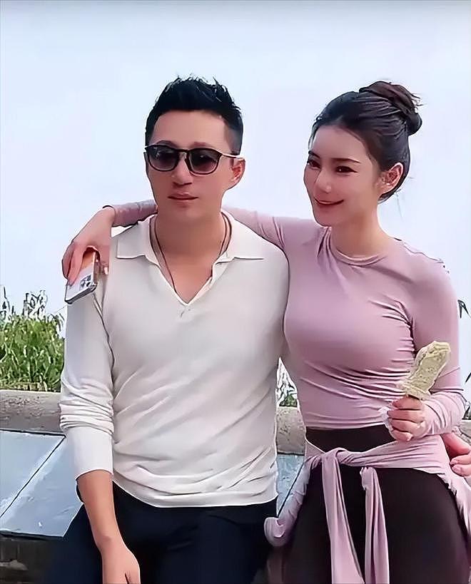 婚后首次露面，马筱梅穿5万裙子参加剪彩，汪小菲全程黑脸零互动（组图） - 11