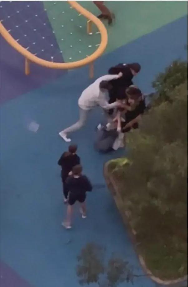 中国留学生在澳被打后续:被留学生堵到哭,马路上求饶,细节曝光(组图) - 1