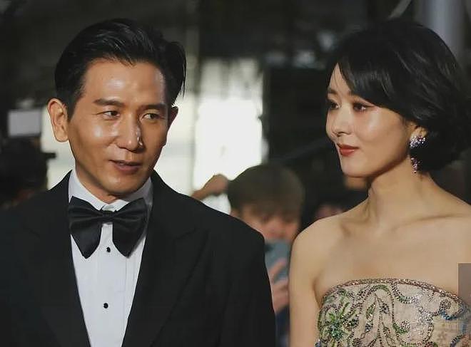 恋情爆雷、资源下跌、出席活动被嘲,围观赵丽颖近况,难怪她破防(组图) - 6