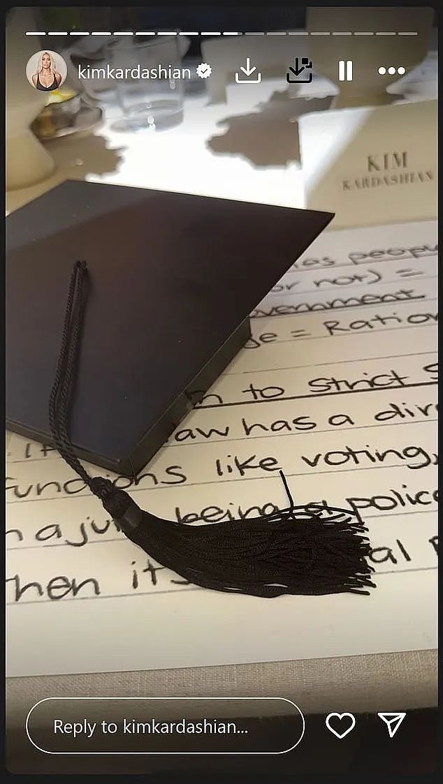 金卡戴珊6年上完3年法学院，毕业典礼只她一人，全网边笑边服（组图） - 17