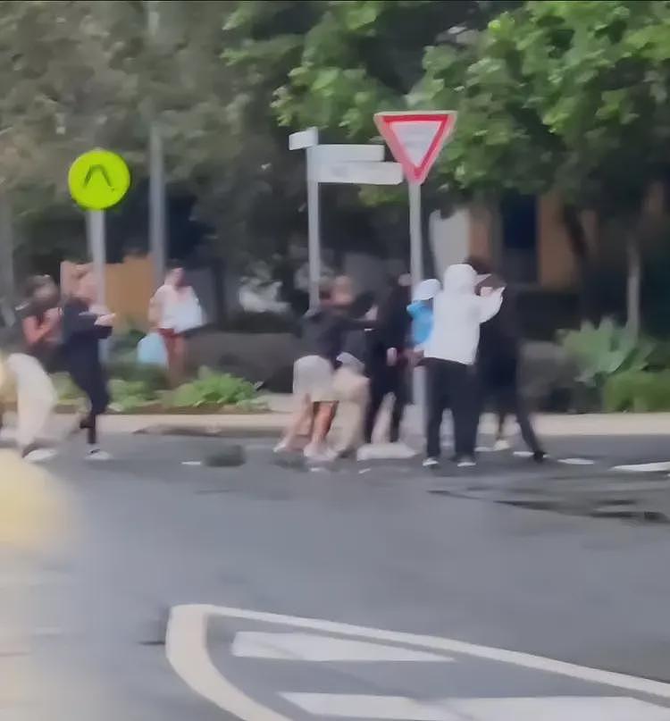 中国留学生在澳被打后续:被留学生堵到哭,马路上求饶,细节曝光(组图) - 14