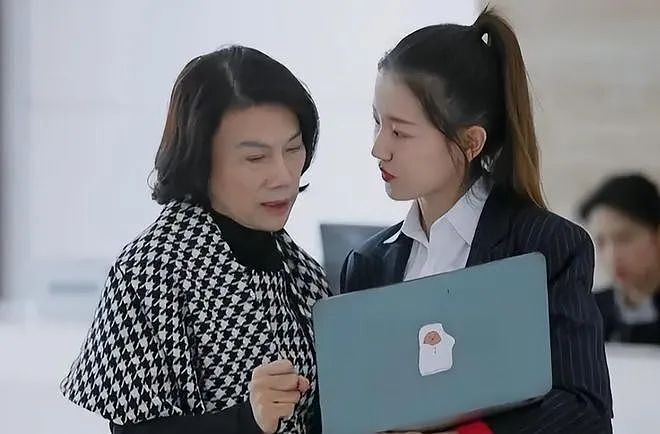 董明珠孟羽童合体带货500万元,71岁铁娘子向流量“低头”(组图) - 6