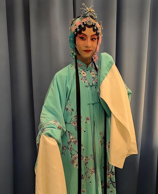 京剧演员黄兆欣家中猝逝年仅40岁，圈中多人发声悼念（组图） - 1