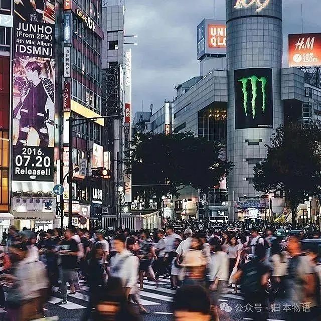 中国游客在日本电车上占据优先席大吃大喝，被两名日本辣妹怼了…（组图） - 1