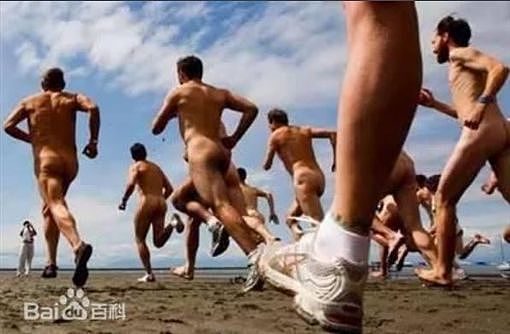 全球最开放小镇！穿衣服是违法的，网暴动（组图） - 3