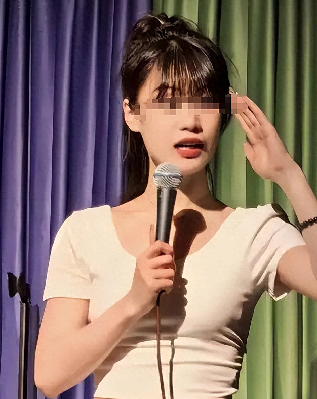 超短裙女演员让男观众摸大白腿后告对方猥亵,评论怒骂“我愿意≠你可以!”(组图) - 18