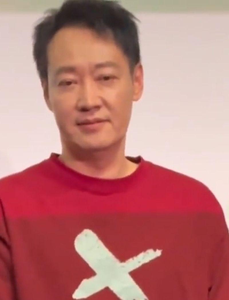 妻子朱媛媛辛癌逝，辛柏青上月路演强忍泪水画面流出…（图） - 1