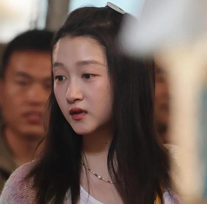 关晓彤近期状态大翻车,广告片发胖新剧显垮,网友劝其少喝酒(组图) - 13