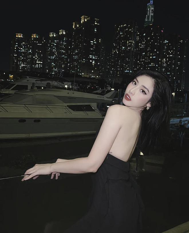 【美女】越南第一极品少妇身材，原来长这样，黑丝红唇太顶了（组图） - 16