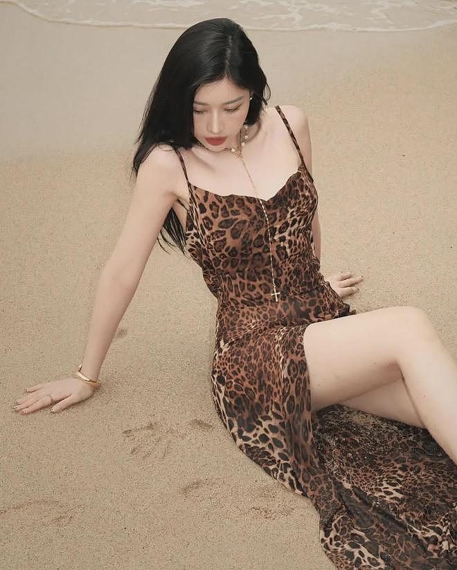 【美女】越南第一极品少妇身材，原来长这样，黑丝红唇太顶了（组图） - 3