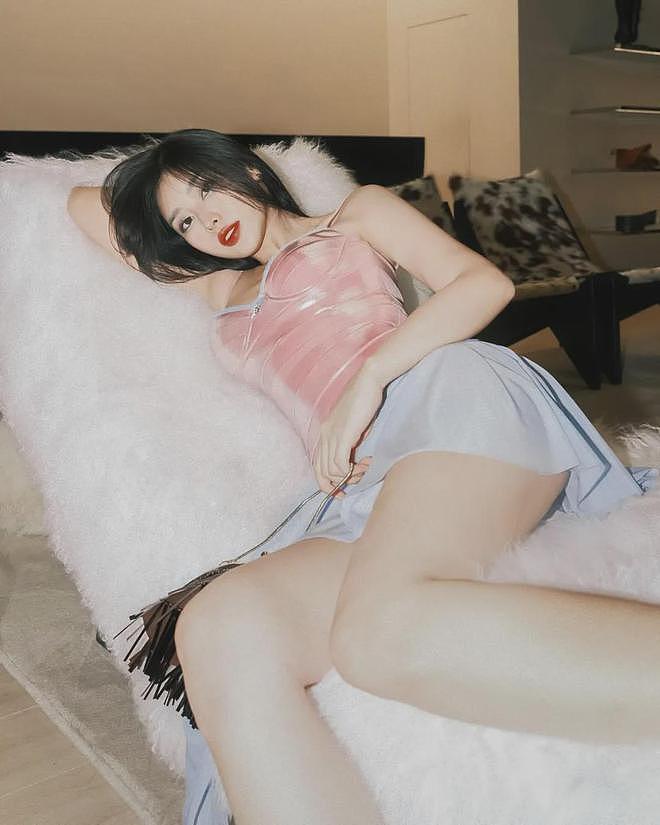 【美女】越南第一极品少妇身材，原来长这样，黑丝红唇太顶了（组图） - 2