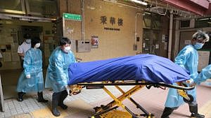 告知邻居母不适在睡觉，港3岁女童伴母尸4天（图） - 2