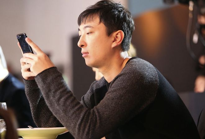 王思聪给前女友刷礼物,被吐槽怎么不给女儿打钱,黄一鸣尴尬了(组图) - 1