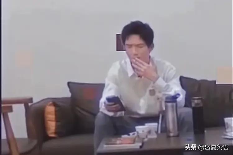 陈楚生冲上热搜首位，舞台出现重大失误，网友：成天抽烟喝酒所致（组图） - 8