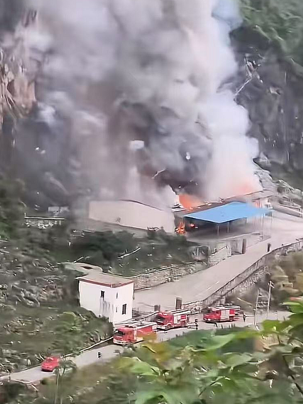 广西鞭炮仓库凌晨爆炸！村民称爆炸声响彻山谷，应急局证实被落石砸中引发（组图） - 1