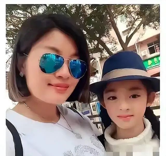 黄杨奶奶上热搜！全家都不简单，官媒质疑调查烂尾，黄妈才是关键（组图） - 5
