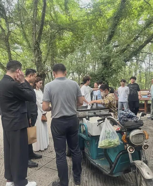 汪小菲马筱梅游黄山，马筱梅无修图脸长皮肤黑个矮，与大S反差大（组图） - 3