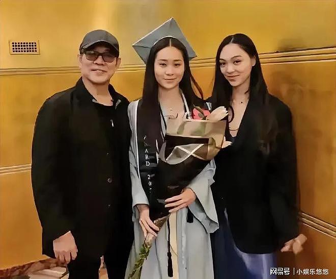 李连杰，得瑟发文！女儿美国大学毕业！这次终于轮到他高调炫耀了 - 2