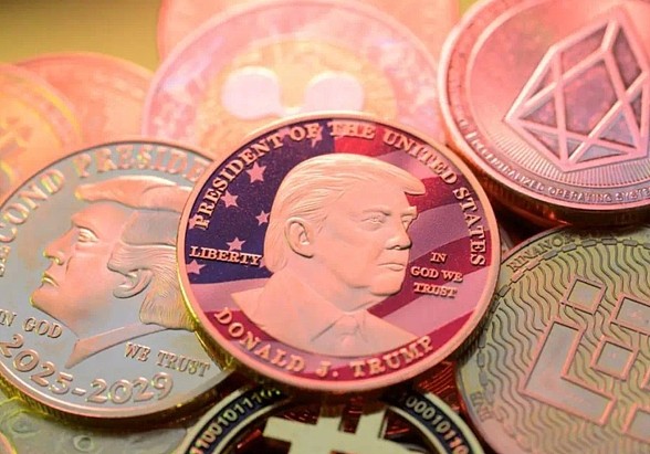 中国小企业为避免遭美国下市,大举购买川普迷因币(图) - 1