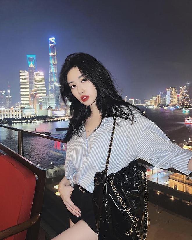 【美女】越南第一极品少妇身材，原来长这样，黑丝红唇太顶了（组图） - 13