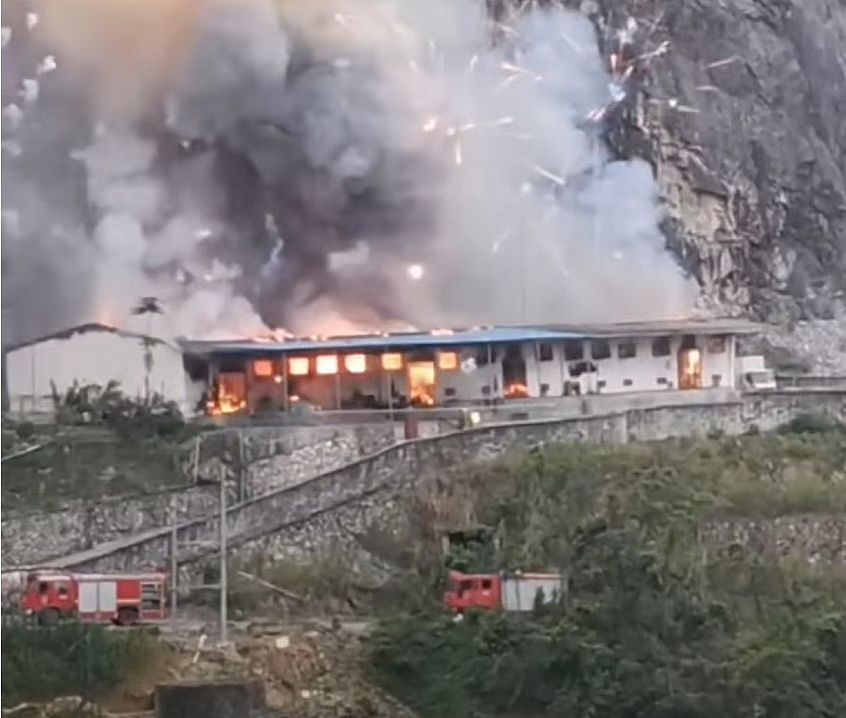 广西鞭炮仓库凌晨爆炸！村民称爆炸声响彻山谷，应急局证实被落石砸中引发（组图） - 2