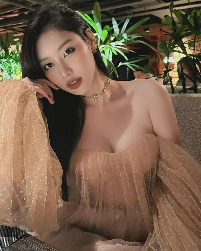 【美女】越南第一极品少妇身材，原来长这样，黑丝红唇太顶了（组图） - 9