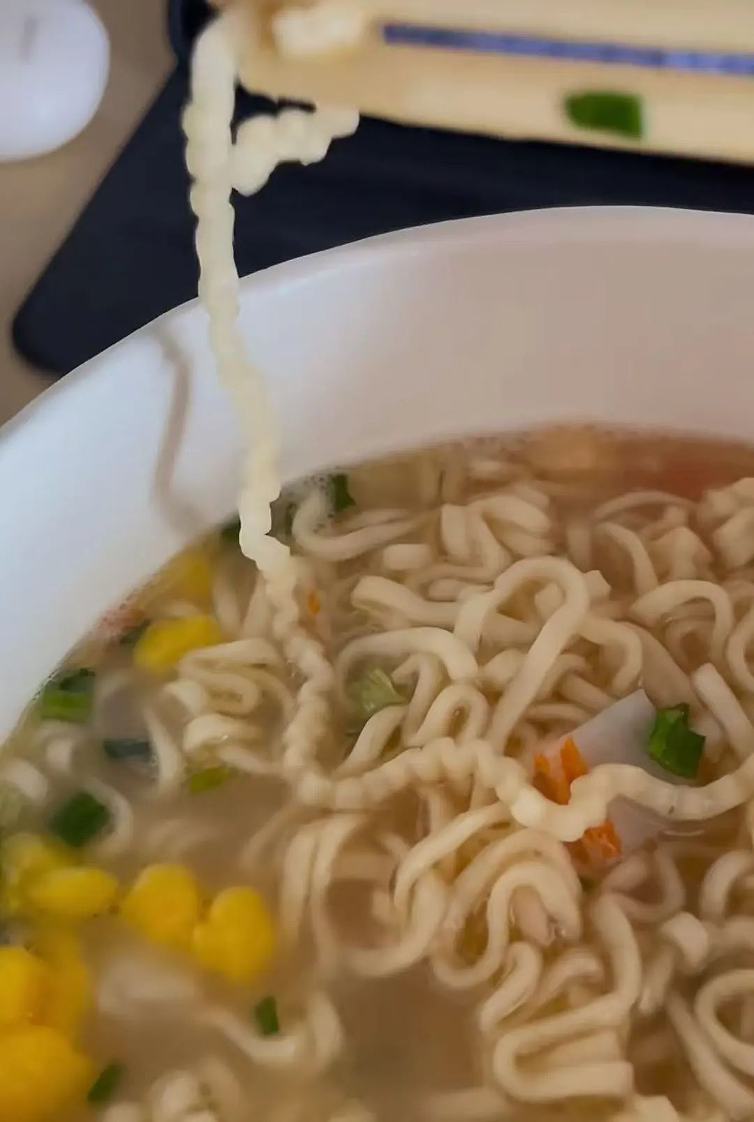 【爆笑】“撞衫经历到底能尴尬到什么地步...？”大爷大妈：穿的像我你无需自卑（组图） - 68