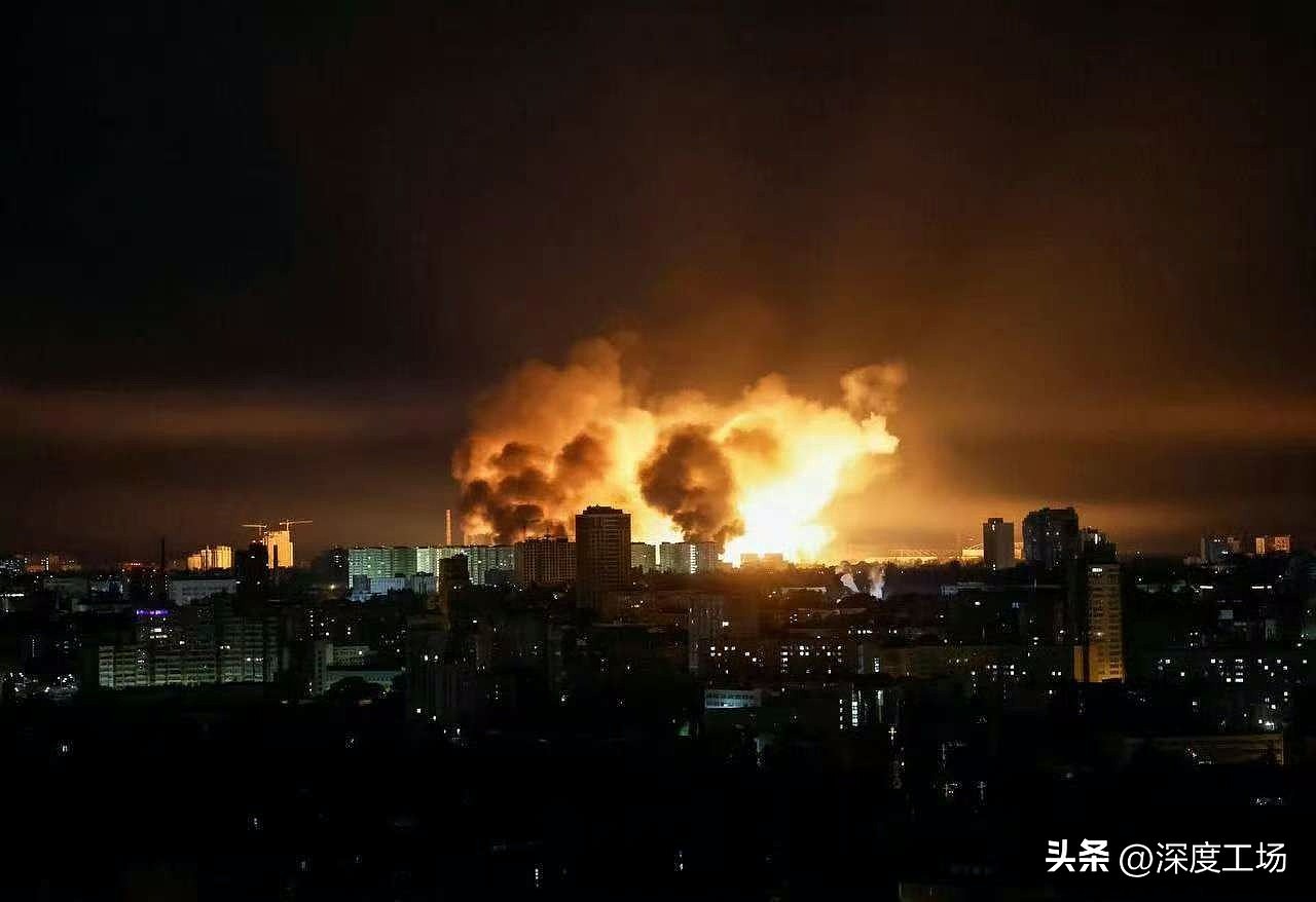 普京专机遭袭击，46架无人机自杀突袭：防空导弹拼命拦截（组图） - 7