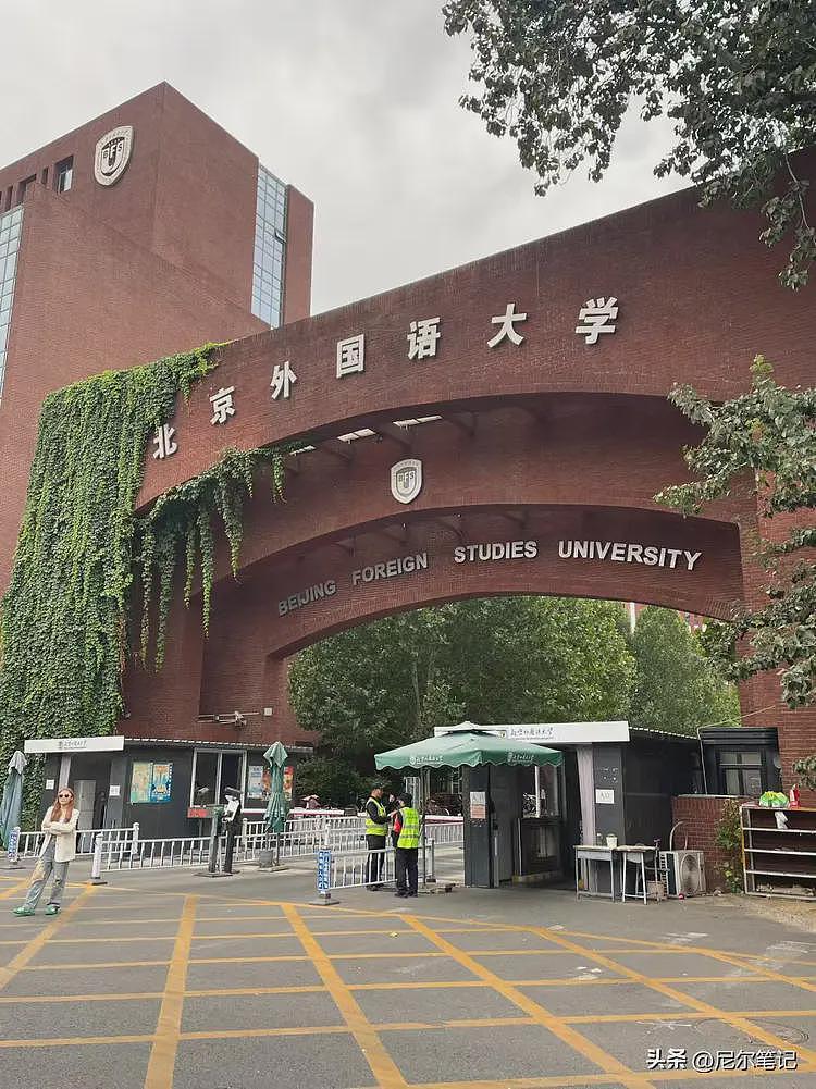 重庆女子家中被捅10刀身亡,年仅27岁海归独女,凶手有精神分裂症(组图) - 11