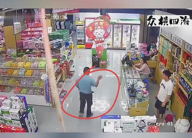 男子超市内大便从裤腿掉地上，直接用脚一脚踢开！评论笑麻（视频/组图） - 1
