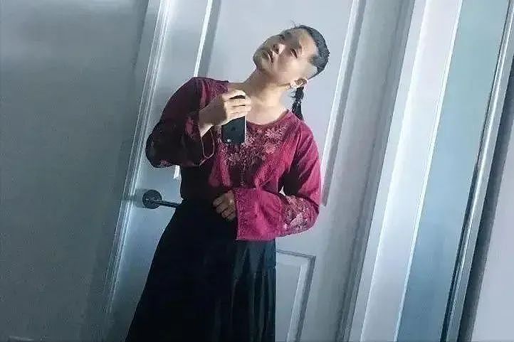 被批“不男不女”的毕凌，把父亲毕福剑所剩无几的体面丢个精光（组图） - 3