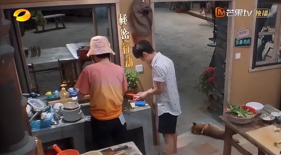 不秀奢靡,不撒狗粮,姚安娜穿工装下工厂,用行动展示自己的价值(组图) - 9