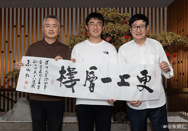 700分考北大，“迈巴赫少爷”父亲庆祝儿子生日，网友曾调侃“比你有钱还比你努力”（组图） - 4
