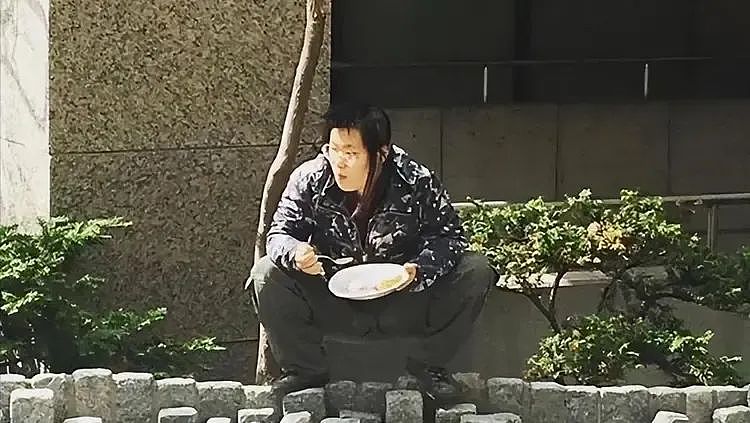 被批“不男不女”的毕凌，把父亲毕福剑所剩无几的体面丢个精光（组图） - 4