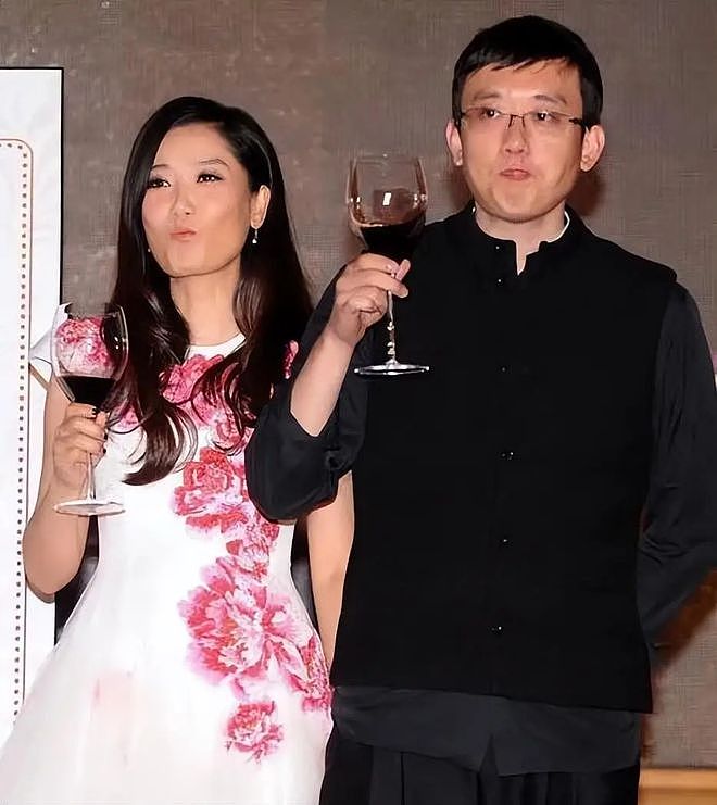 凤凰传奇又闹不和?玲花老公被指打压曾毅,制造话筒灯光等故障(组图) - 14