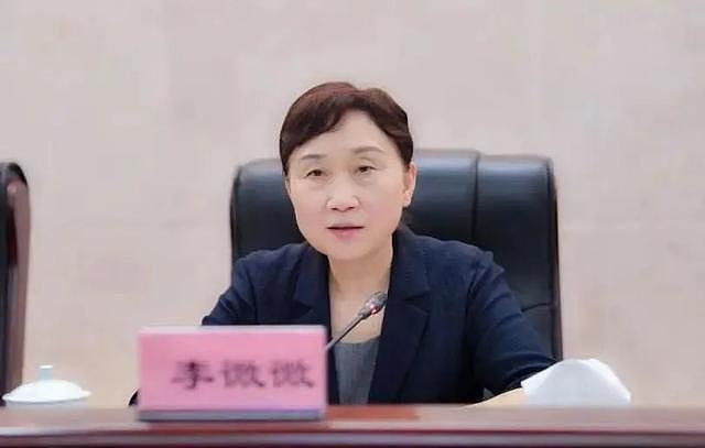 大搞“全家腐”的正部级李微微,受贿数额特别巨大!“双开”通报中有罕见表述(组图) - 1