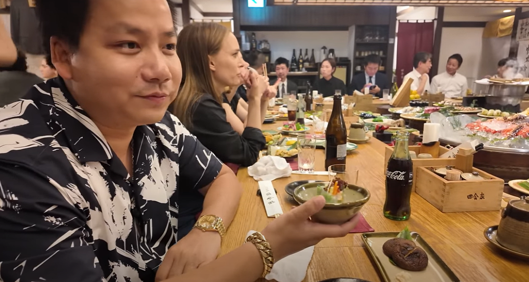 美女奥斯卡影后进寿司店用餐,邻座小伙埋头狂吃整整30分钟都没发觉!回看视频悔死了(组图) - 7