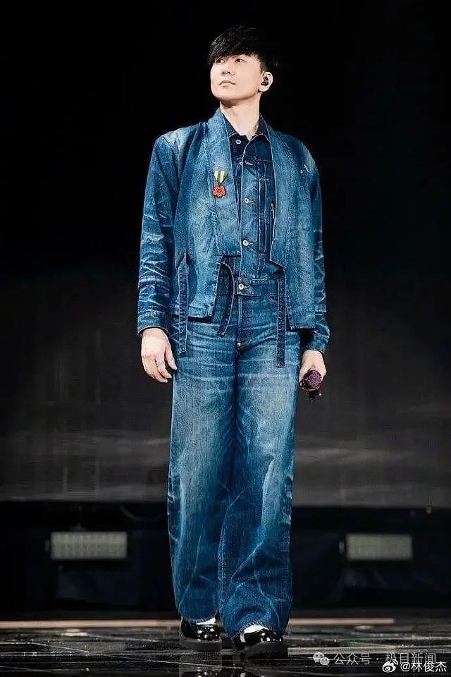 林俊杰演唱会突发意外！一表演者从升降台跌落，林俊杰中断演唱（组图） - 3