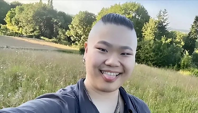 被批“不男不女”的毕凌，把父亲毕福剑所剩无几的体面丢个精光（组图） - 1