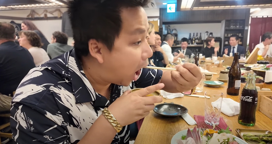 美女奥斯卡影后进寿司店用餐,邻座小伙埋头狂吃整整30分钟都没发觉!回看视频悔死了(组图) - 9