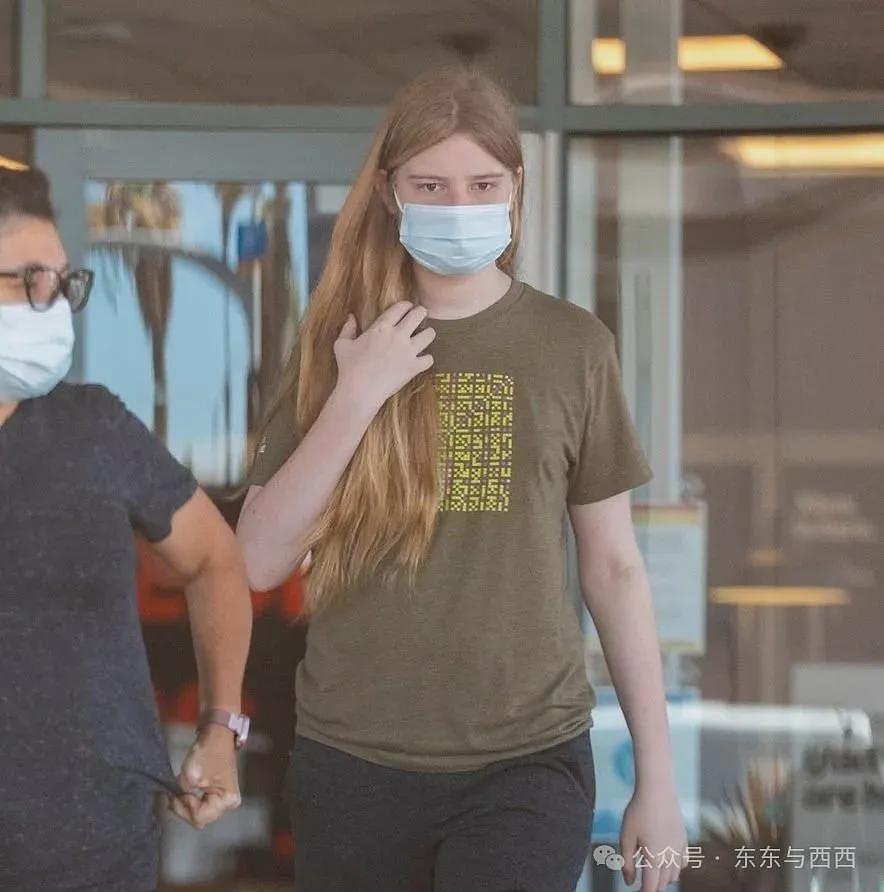 首富“女儿”拍内衣广告出道，一身反骨和老爸决裂，她说靠打工养活自己……（组图） - 13