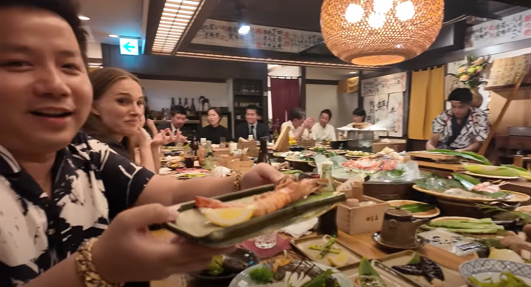 美女奥斯卡影后进寿司店用餐,邻座小伙埋头狂吃整整30分钟都没发觉!回看视频悔死了(组图) - 12
