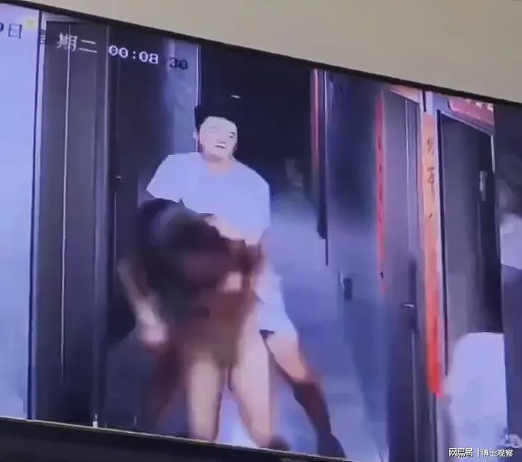 曝醉酒女被两壮男拖进宾馆，3小时后女子被抬出来，现场画面流出（视频/组图） - 3