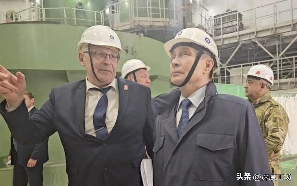 普京专机遭袭击，46架无人机自杀突袭：防空导弹拼命拦截（组图） - 2
