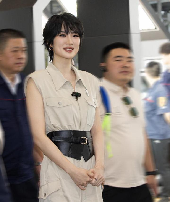 不秀奢靡,不撒狗粮,姚安娜穿工装下工厂,用行动展示自己的价值(组图) - 3