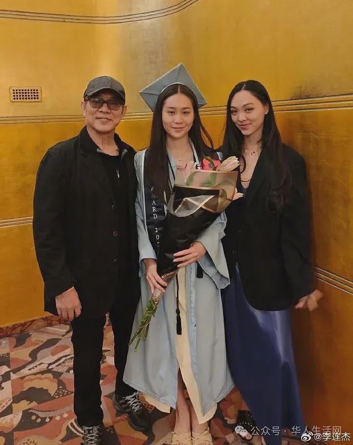 难以掩饰的喜悦，李连杰在美国高光时刻，小女儿毕业啦（组图） - 1