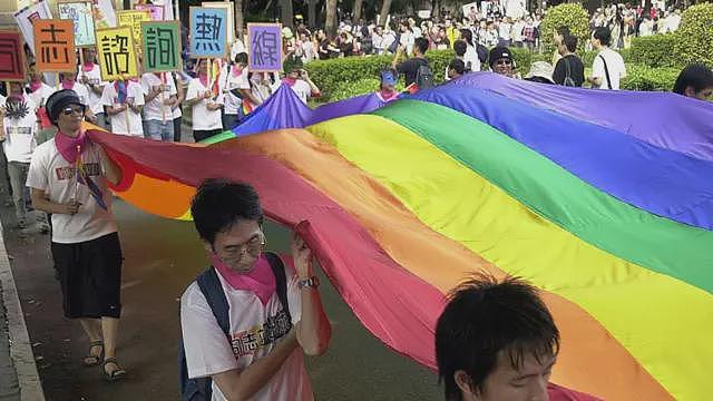 台湾同婚六周年:赋权一刻的狂喜、分手后的心碎、“隐婚”的危机和平淡生活中的挑战(组图) - 6
