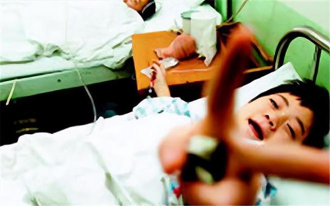 揭秘“双性人”真实生活!上身女人下身男人,为避险独居深山40年(组图) - 2