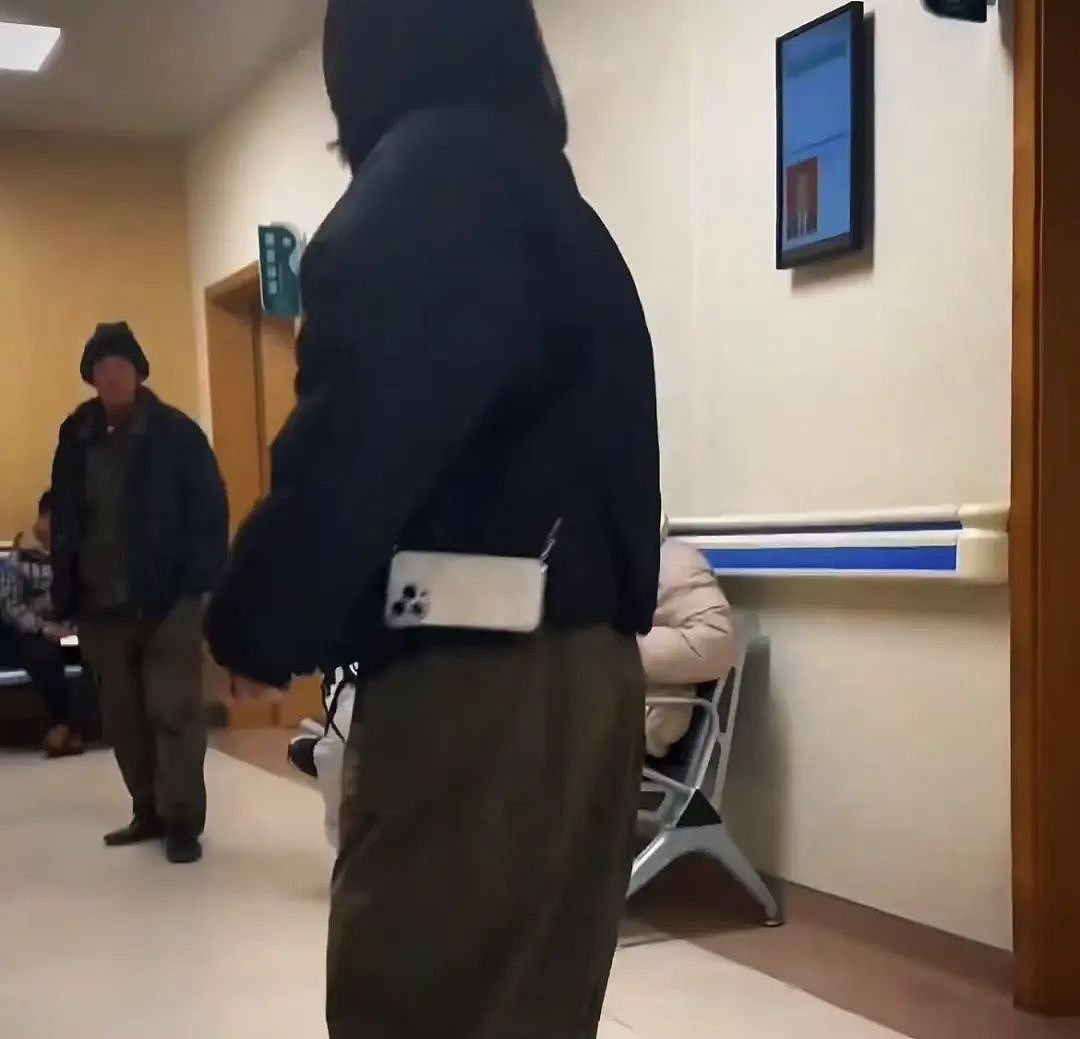 【爆笑】“撞衫经历到底能尴尬到什么地步...？”大爷大妈：穿的像我你无需自卑（组图） - 8