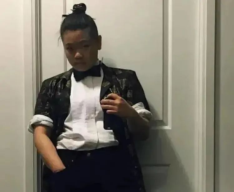 被批“不男不女”的毕凌，把父亲毕福剑所剩无几的体面丢个精光（组图） - 14